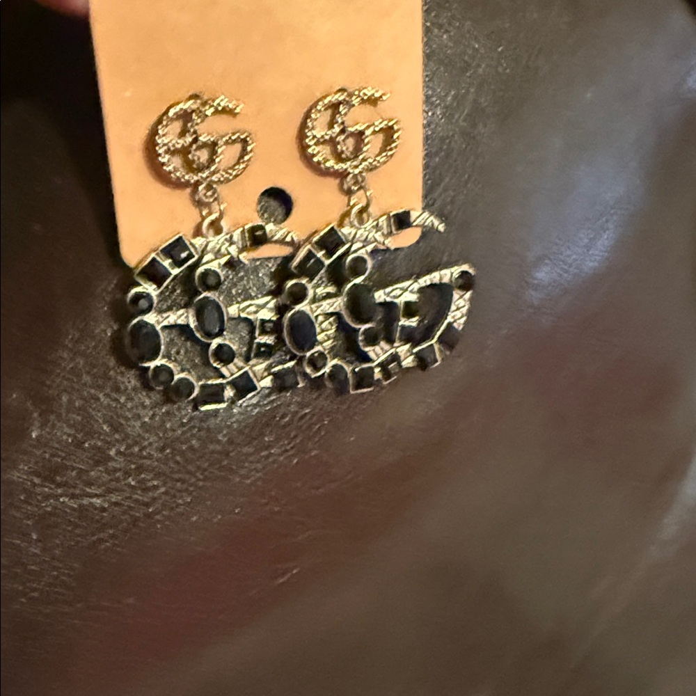 Elegant Earrings - Picture 2 of 7